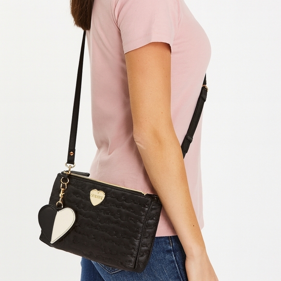 BNWOT Betsey Johnson vegan leather purse, in perfect condition - Picture 3 of 10